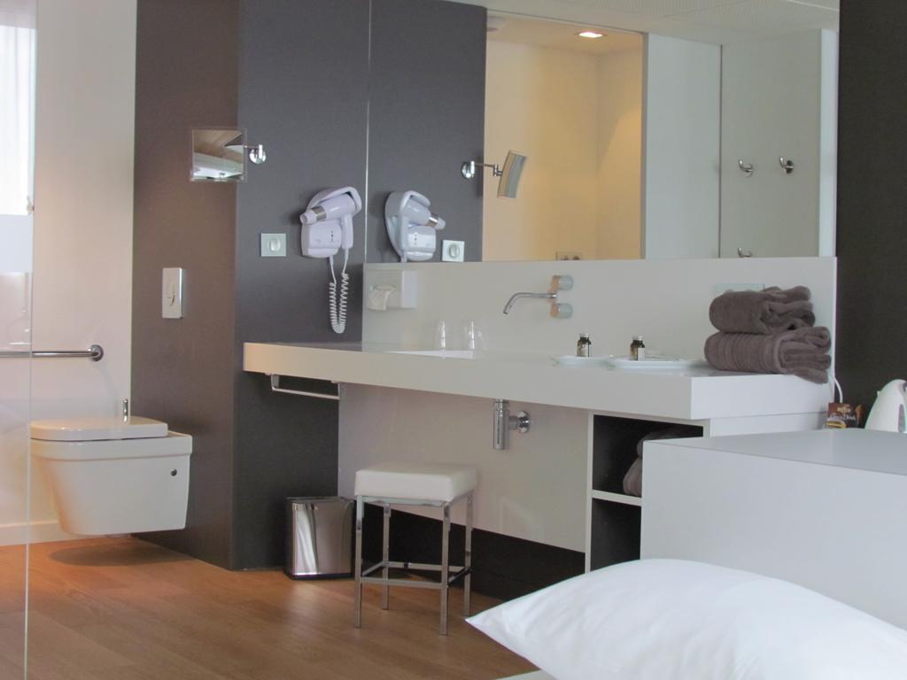 Hotel L'Hotan Portet-sur-Garonne Zimmer foto