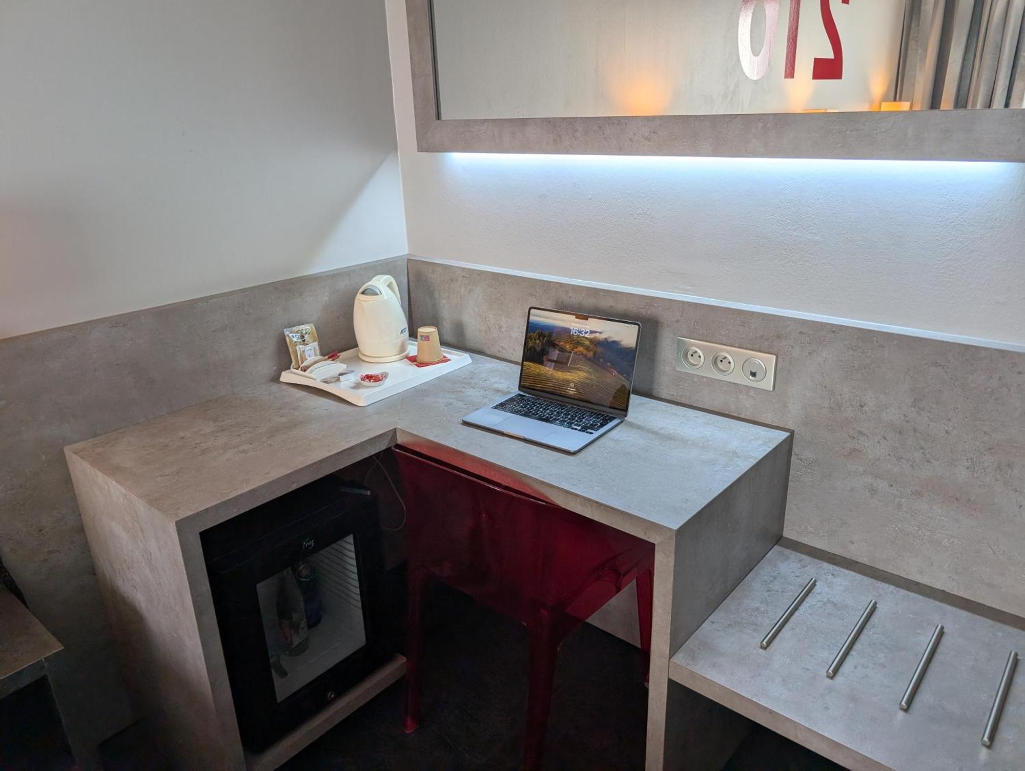 Hotel L'Hotan Portet-sur-Garonne Zimmer foto